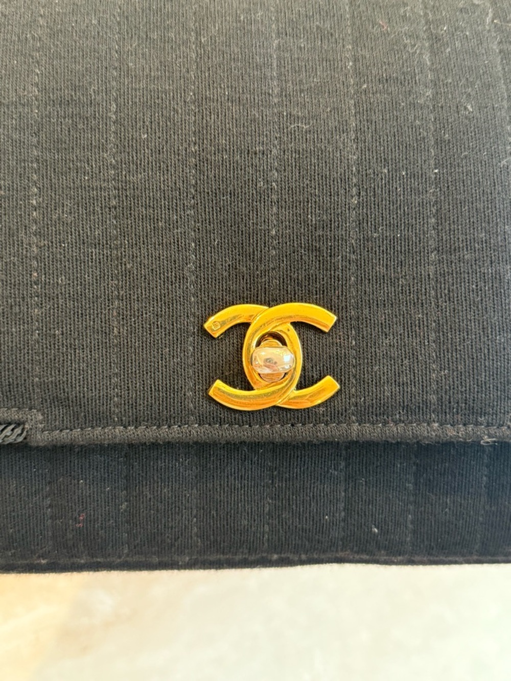 CHANEL Black Quilted Shoulder Bag with Gold Chain - Picture 3 of 10